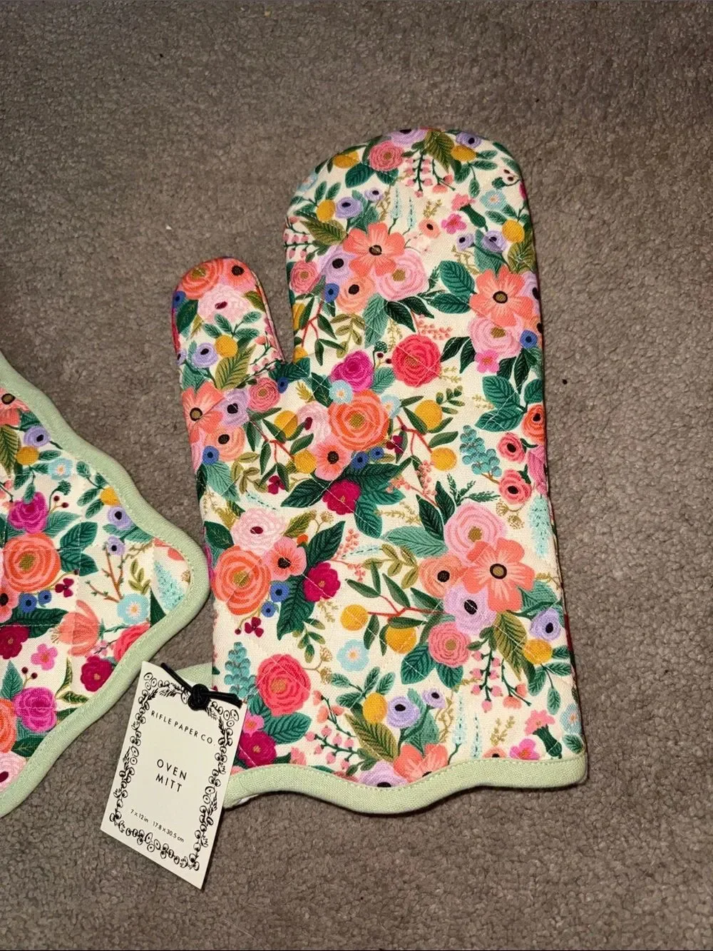 Rifle Paper & Co. Garden Party Oven Mitt and Pot Holder Set!